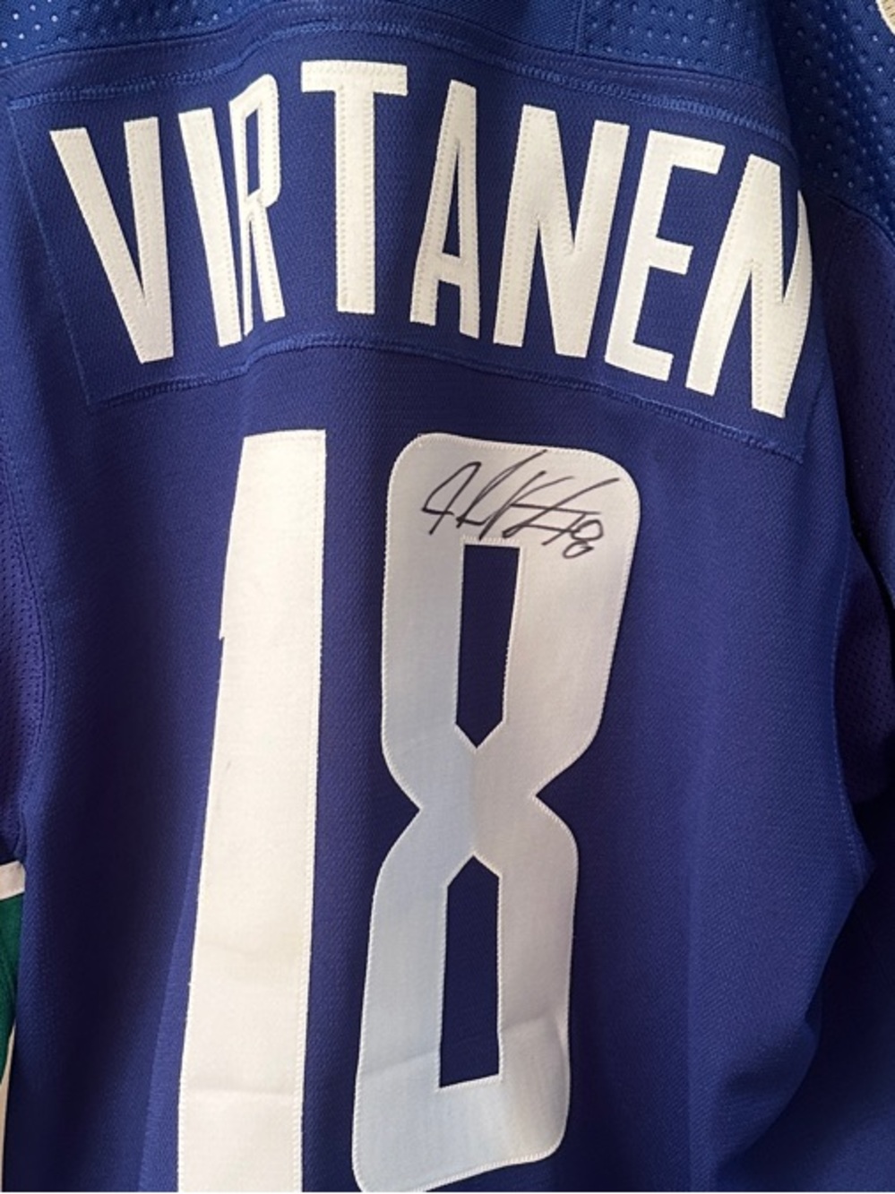 Game worn autographed # 18 Jake the snake Vancouver Canucks Hockey Jersey